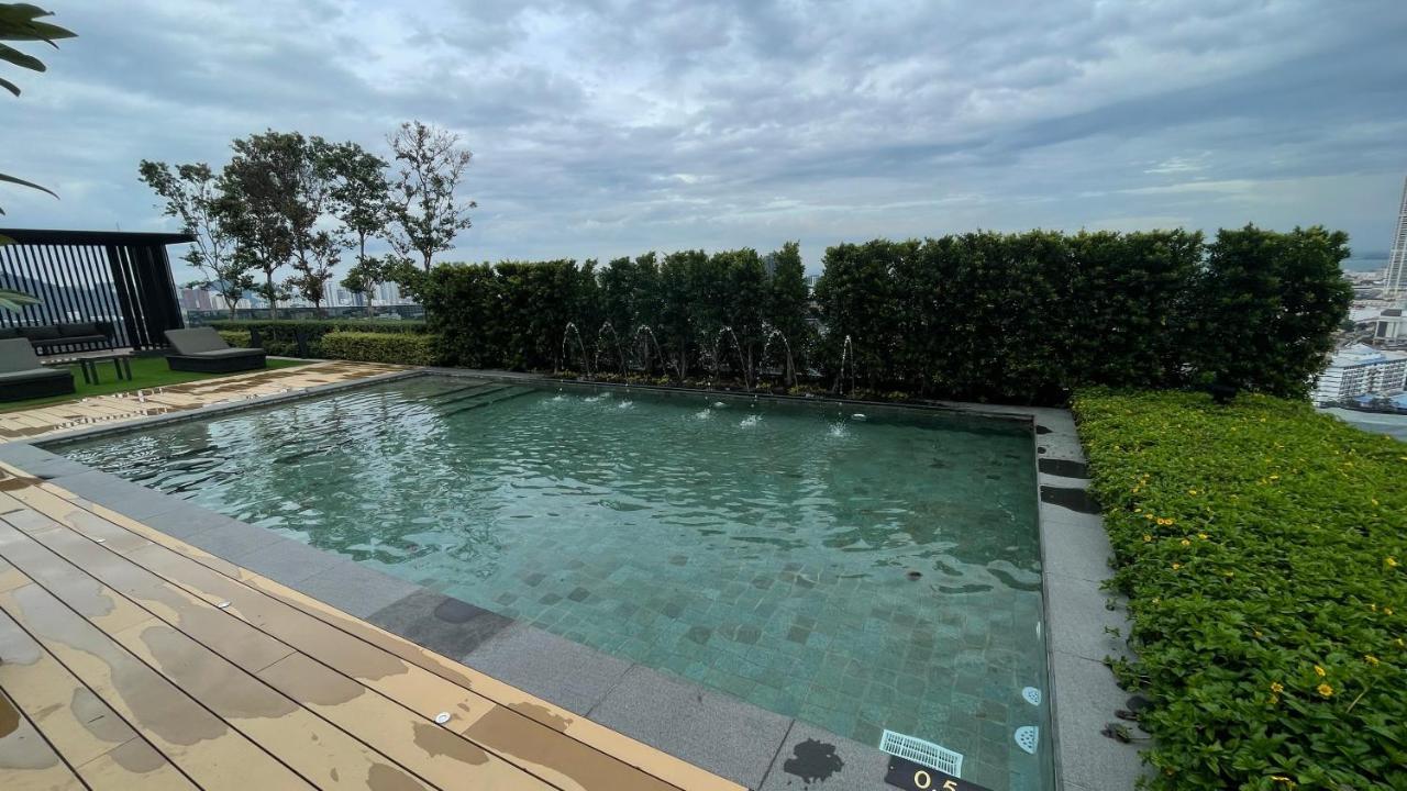 13 Beacon Executive Suites #Rooftoppool #Luxurysuites George Town Exterior photo